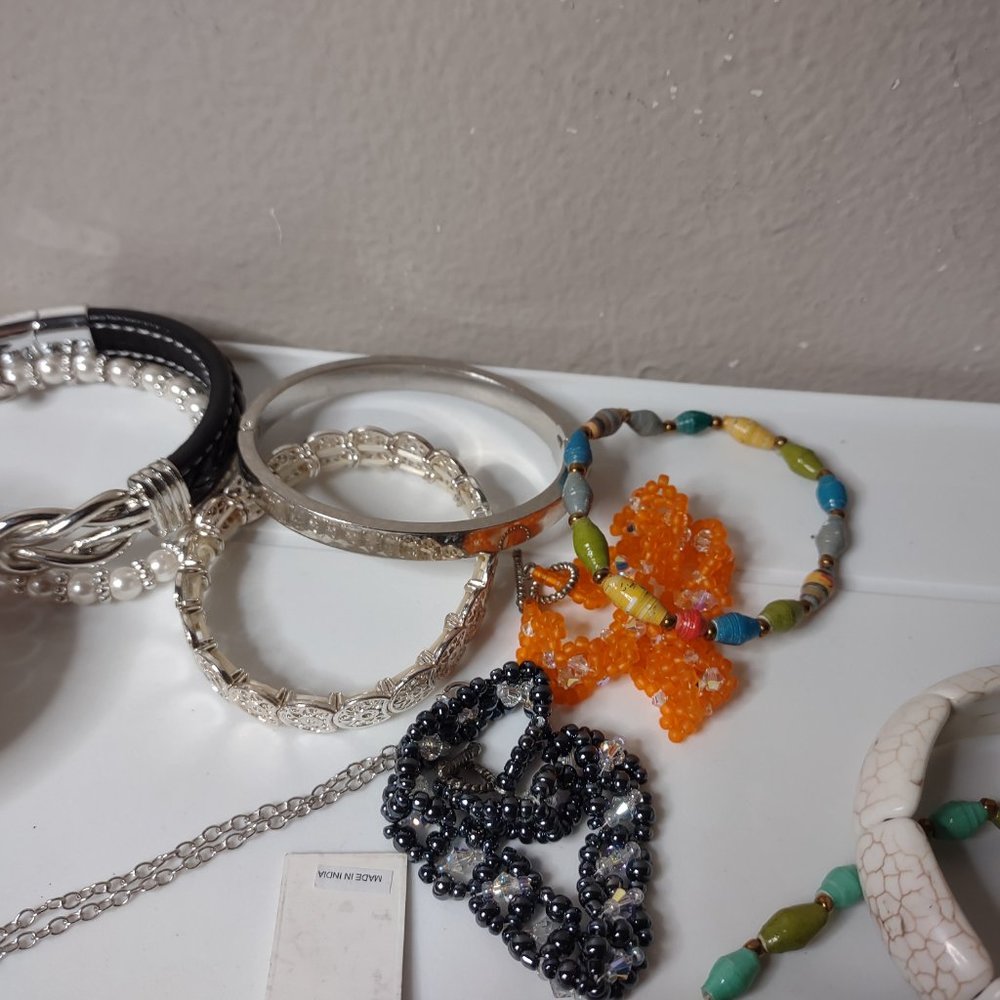 Lot Of Over 50 Bracelets And Bangles As Is - Picture 13 of 16